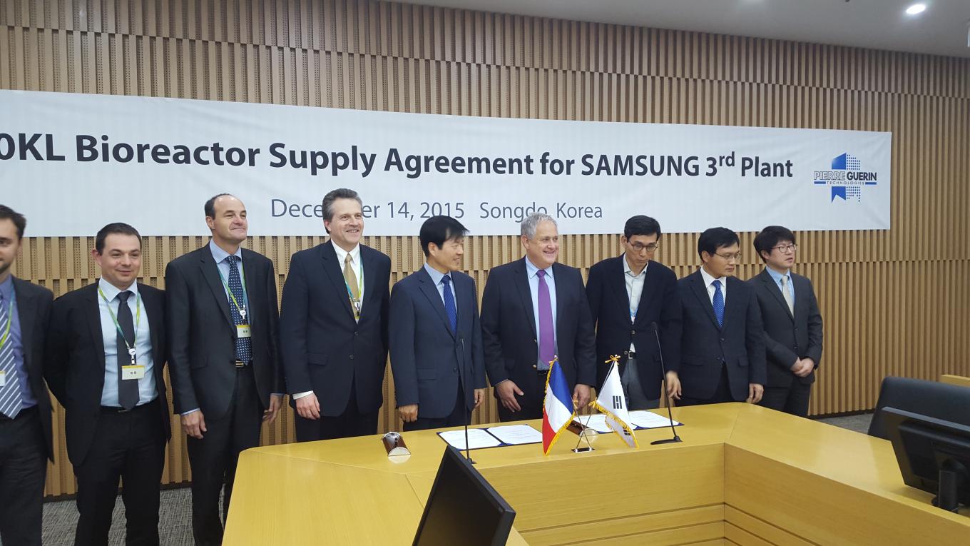 Signature du contrat chez Samsung Biologics